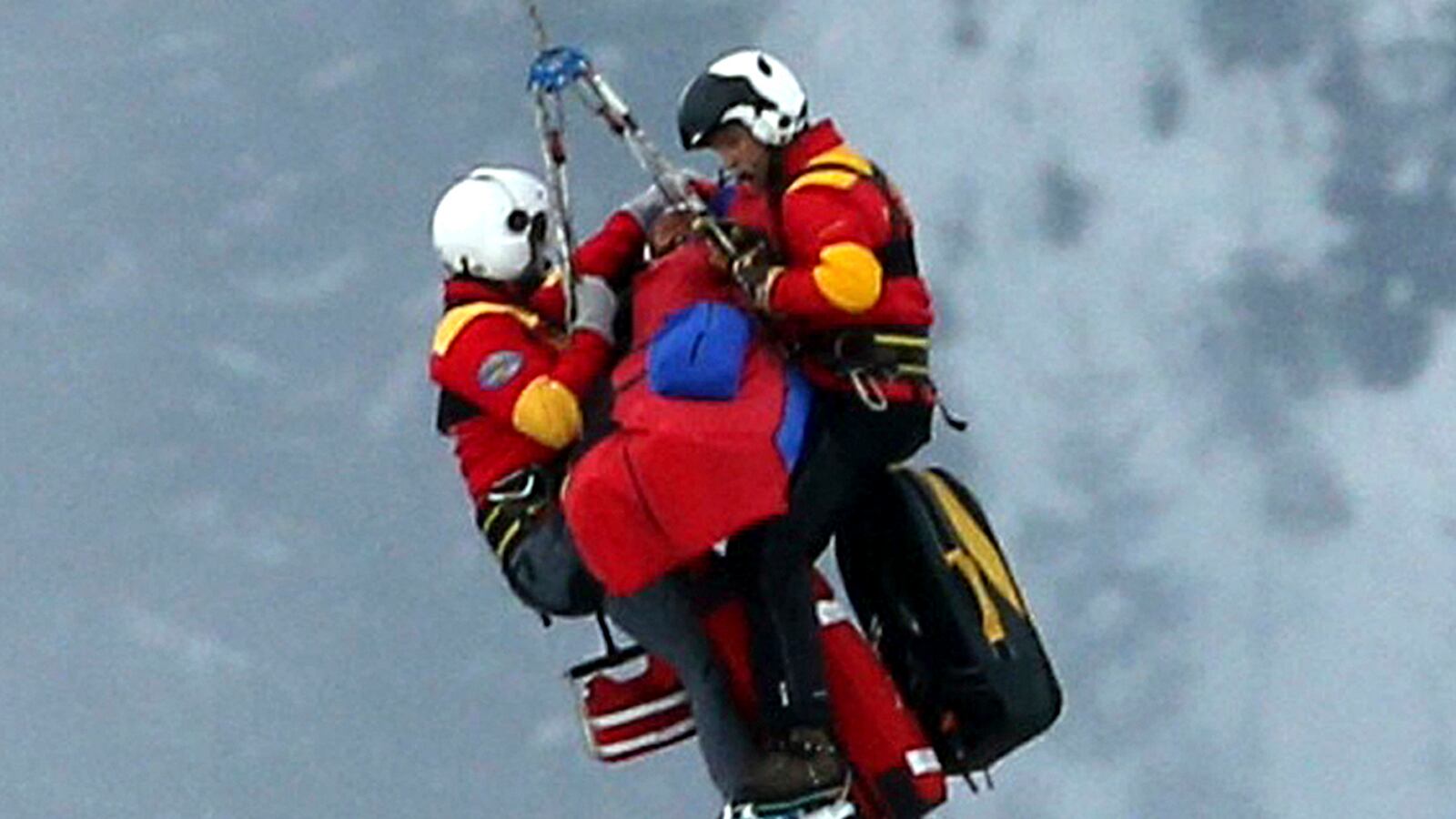 cheats/2013/02/05/skier-lindsey-vonn-in-accident/130205-vonn-airlift-ski-cheat_zxsexo