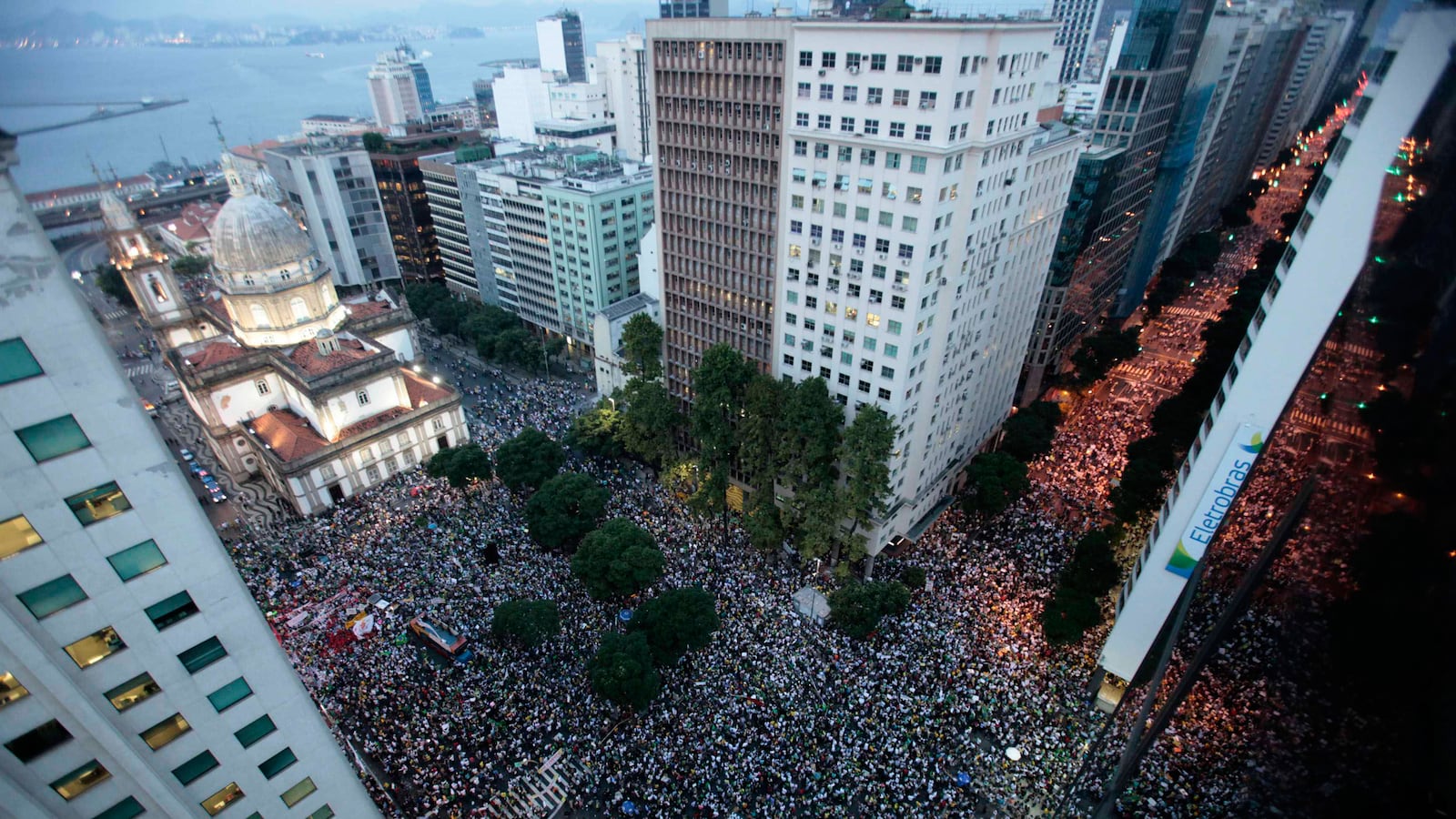 articles/2013/06/20/as-brazilian-protests-continue-the-movement-remains-elusive0/130621-brazil-protest-tease_mpguc6