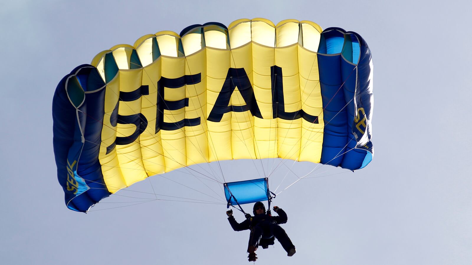 cheats/2015/08/18/navy-seals-will-become-open-to-women/150818-seal-cheat_dejozm