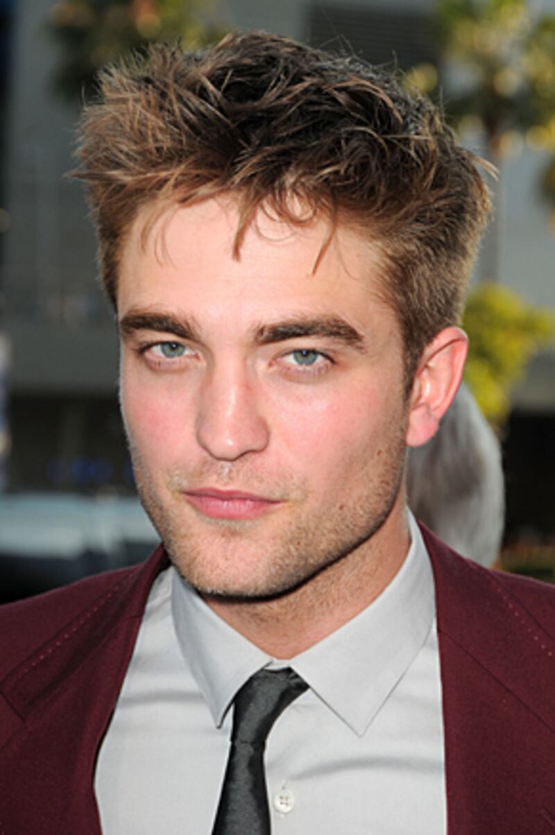 galleries/2010/10/11/celebs-not-on-facebook/not-on-facebook---pattinson_jdtize