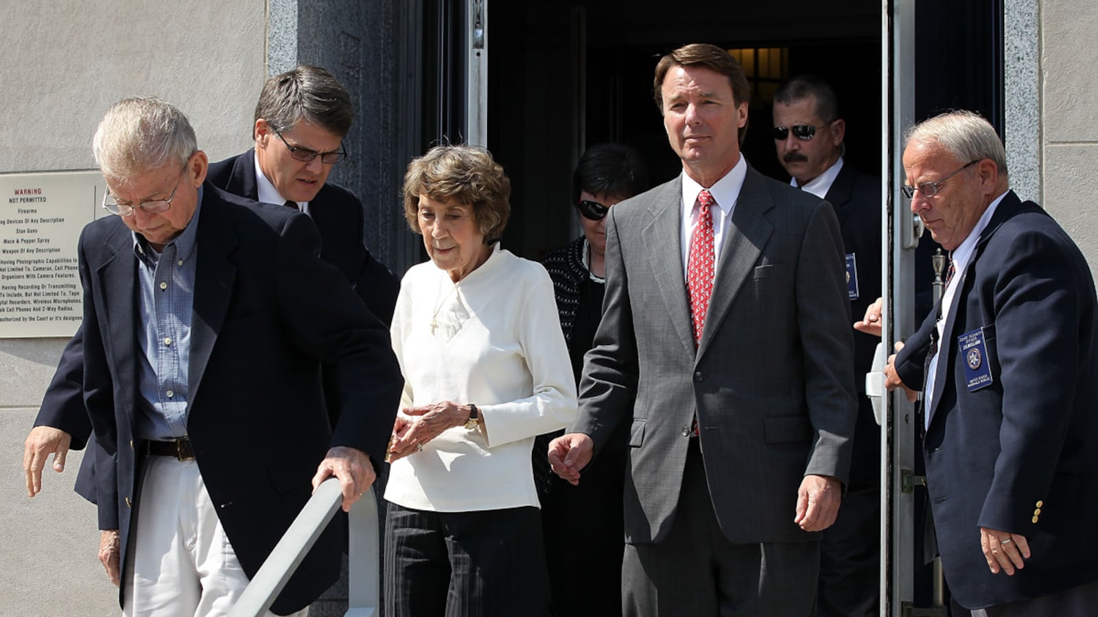 articles/2012/05/29/john-edwards-trial-watch-a-damning-twitter-trail/john-edwards-trial-deliberation-dimond_knlo2f