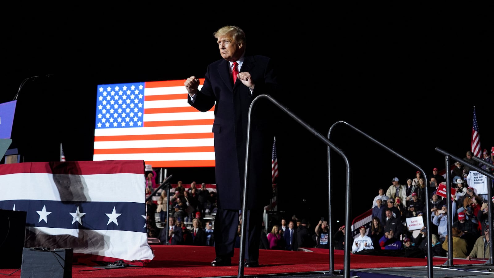 2022-01-30T050003Z_797699872_RC2D9S92O1KG_RTRMADP_3_USA-TRUMP_ek0gyd