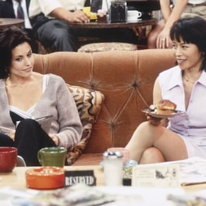 Matt LeBlanc, Courteney Cox, and Lauren Tom in 'Friends.'