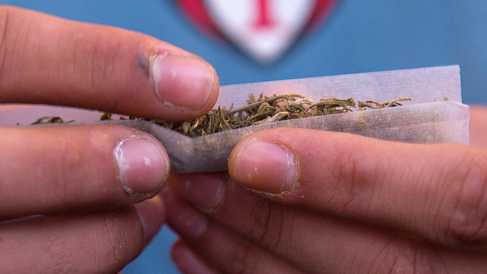 cheats/2013/05/16/pot-smokers-are-skinnier/130516-smoking-thin-waist-cheat_wqluef