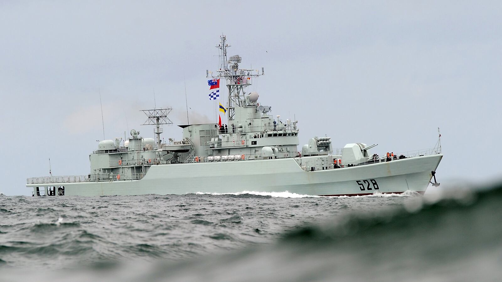 cheats/2012/07/14/philippines-wary-of-chinese-ship/phillipines-chinese-warship-stranded-cheat_ozo3vo