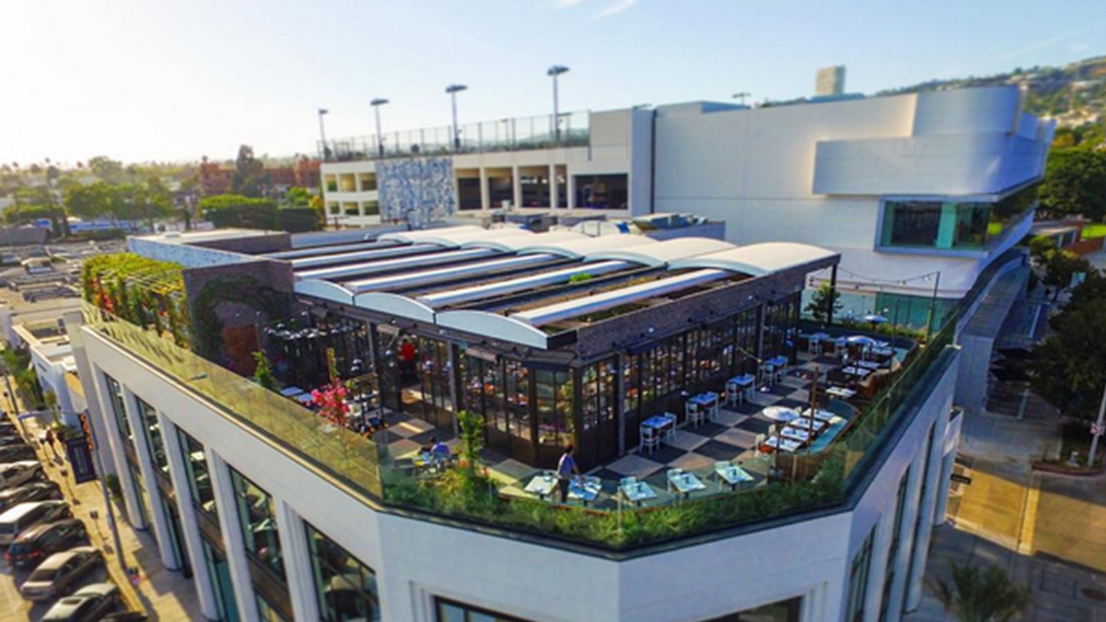 articles/2016/10/23/how-catch-became-l-a-s-coolest-celebrity-restaurant/161020-crocker-la-restaurant-tease_b89pdk