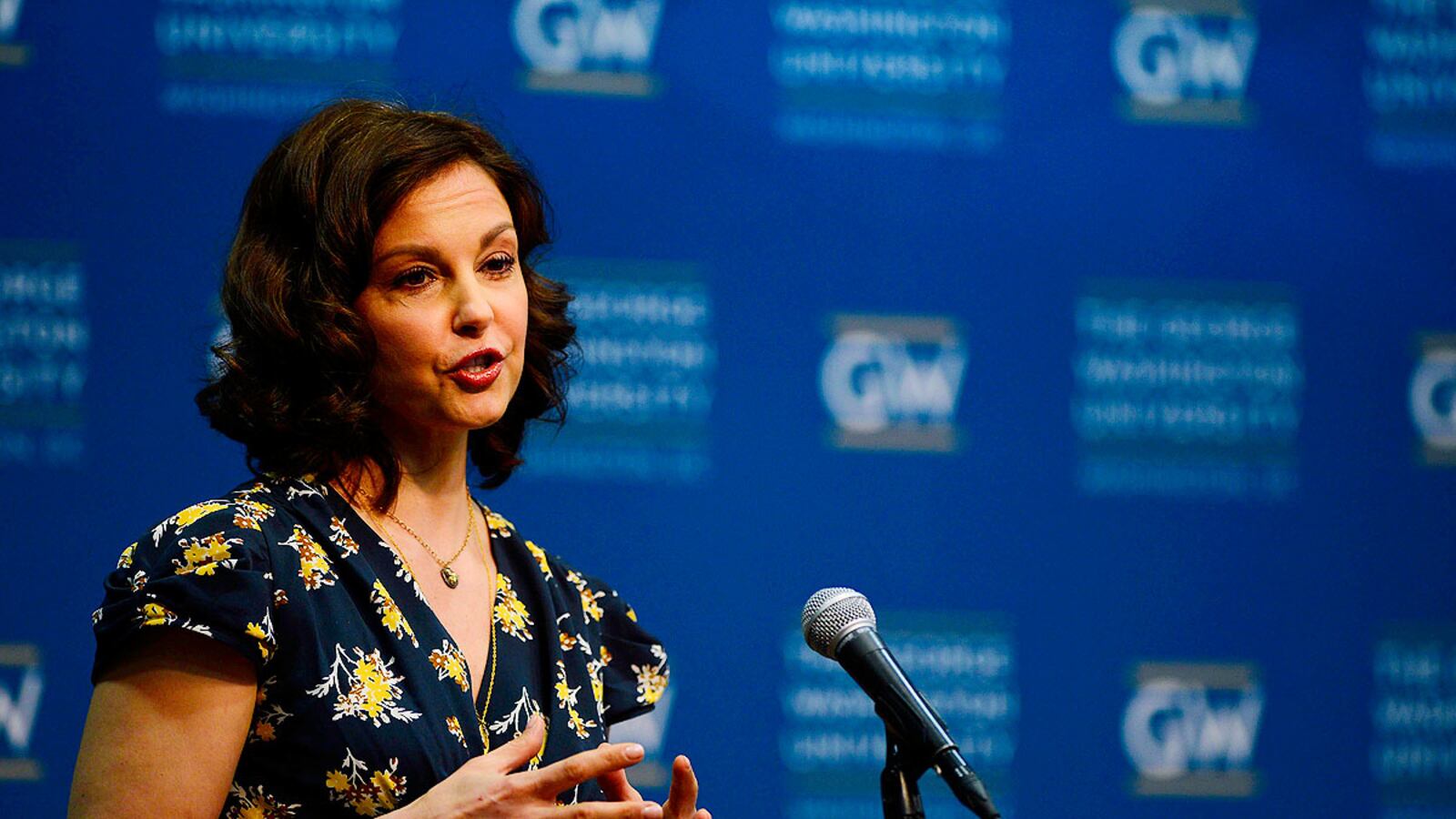 cheats/2013/04/09/mcconnell-s-aides-were-building-up-attack-on-judd/ashley-judd-cheat_bz4ufc