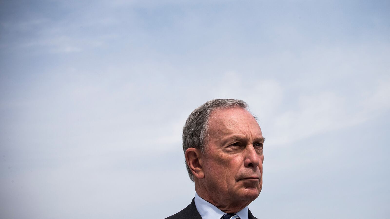 articles/2015/01/23/is-michael-bloomberg-buying-the-new-york-times/150123-grove-bloomberg-nyt-tease_y1y5m5