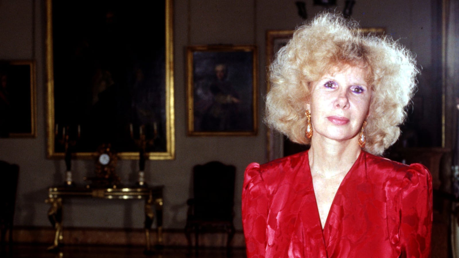 articles/2014/11/20/adi-s-to-the-diva-duchess/141120-nadeau-duchess-alba-tease_iwovrh