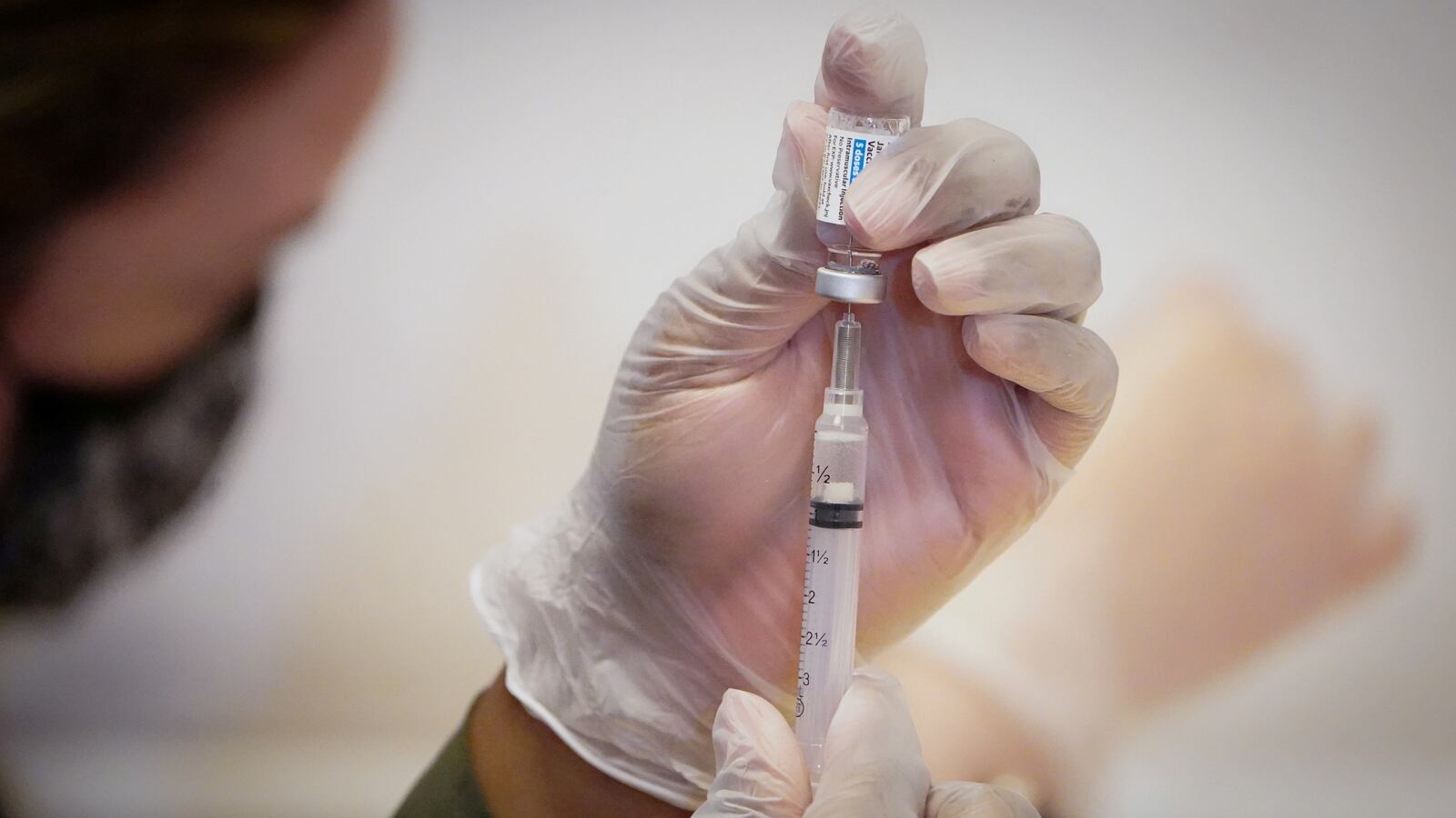 2021-07-28T164024Z_1781194617_RC2STO9QA1LG_RTRMADP_3_HEALTH-CORONAVIRUS-NEW-YORK-VACCINE_mjqkd2