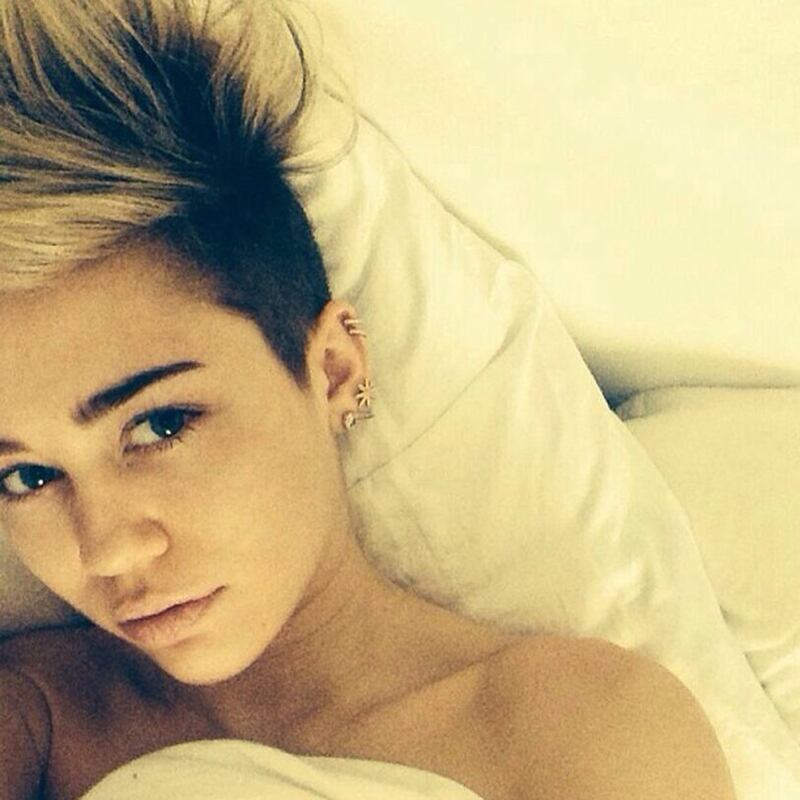 galleries/2013/12/01/miley-cyrus-james-franco-the-week-s-best-celebrity-selfies-photos/131126-celeb-selfies11_vlpo5s