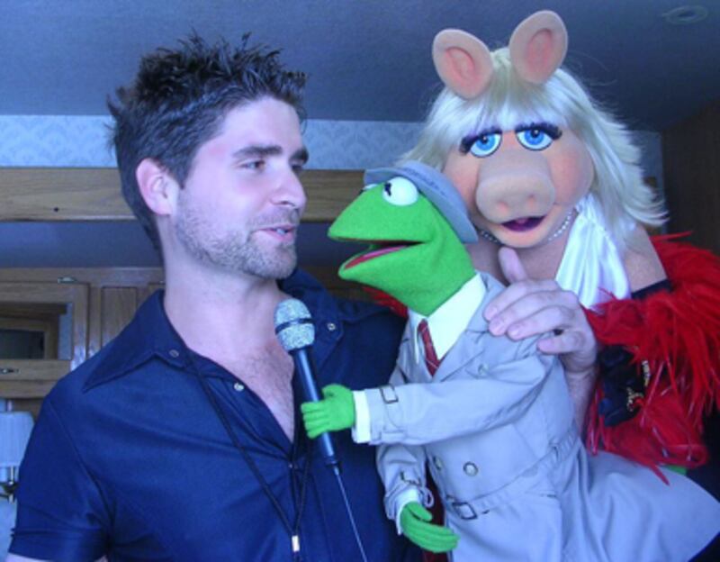 articles/2011/01/13/confessions-of-a-hollywood-escort-paris-hiltons-lateness-casey-afflecks-freakout/hod-celebrity-escort_152827_ayxezu