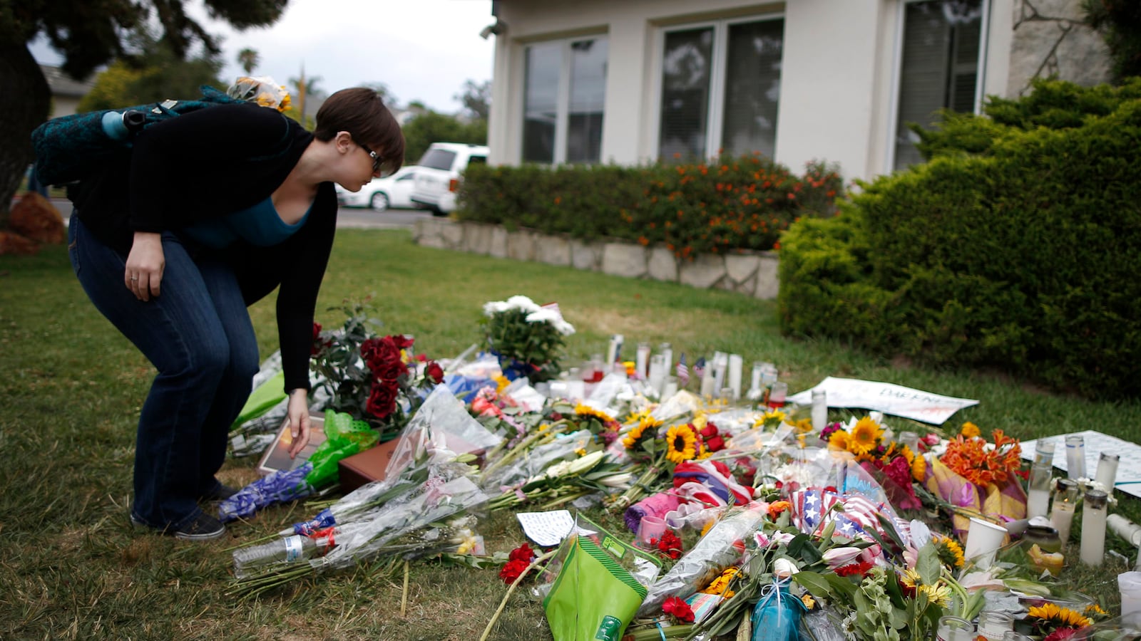 cheats/2014/05/29/rodger-s-parents-live-in-hell-on-earth/140529-ucsb-mourning-cheat_ibz9pf