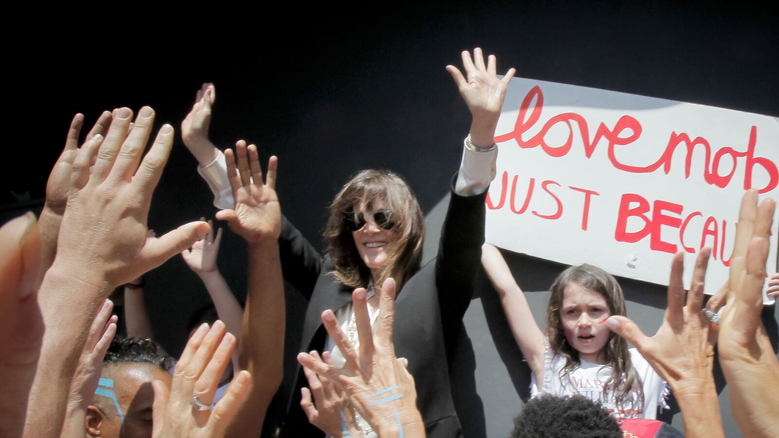 articles/2014/05/28/the-political-candidate-backed-by-a-son-of-god-and-an-end-of-life-doula/140528-marianne-williamson-freedlander-tease_puf4oy