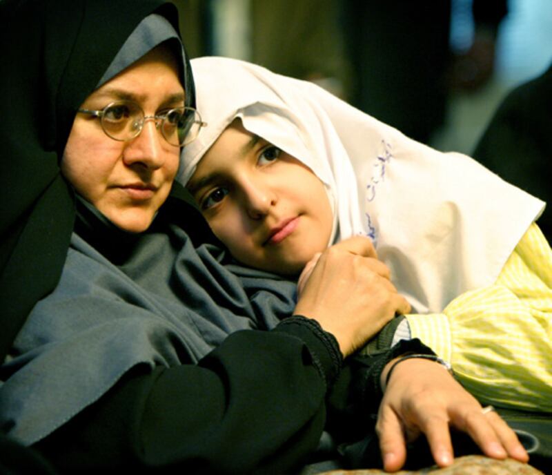 galleries/2009/06/21/iran-s-revolutionary-women/iranian-women-3_lrtgpe