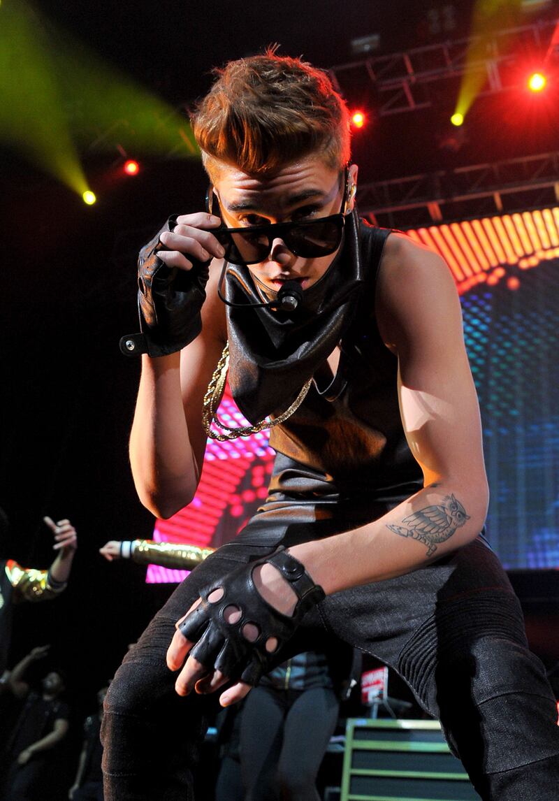 galleries/2012/12/13/justin-bieber-russell-crowe-more-nine-crazy-celebrity-murder-plots-photos/murder-plots-bieber_nej3x4