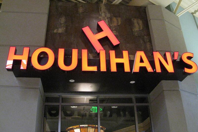 galleries/2012/04/06/13-unhealthiest-pork-dishes-from-ihop-to-applebee-s/deadliest-hams-houlihans-full-slabofribs_moobvg