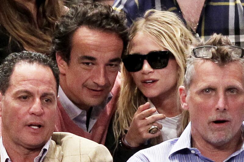 articles/2012/08/17/mary-kate-olsen-moves-in-20-000-pairs-of-fake-louboutins-seized/mary-kate-olsen-olivier-sarkozy_ca8jqm