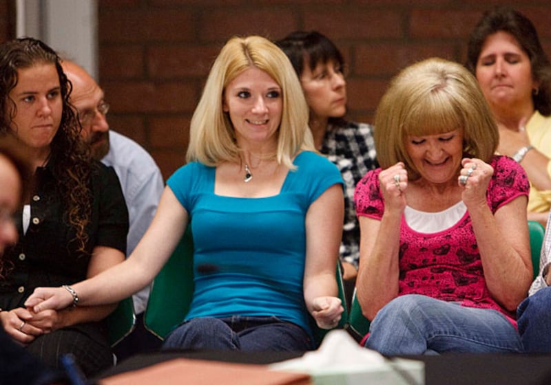 galleries/2010/06/18/the-execution-of-ronnie-lee-gardner/gardner-execution-2_aave5o