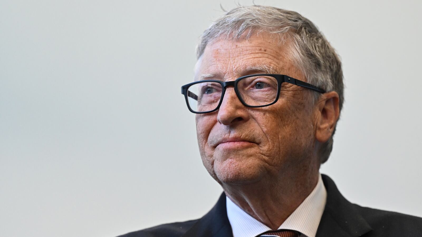 LONDON, ENGLAND - FEBRUARY 15: Microsoft founder Bill Gates reacts during a visit with Britain's Prime Minister Rishi Sunak to the Imperial College University on February 15, 2023 in London, England. (Photo by Justin Tallis - WPA Pool/Getty Images)