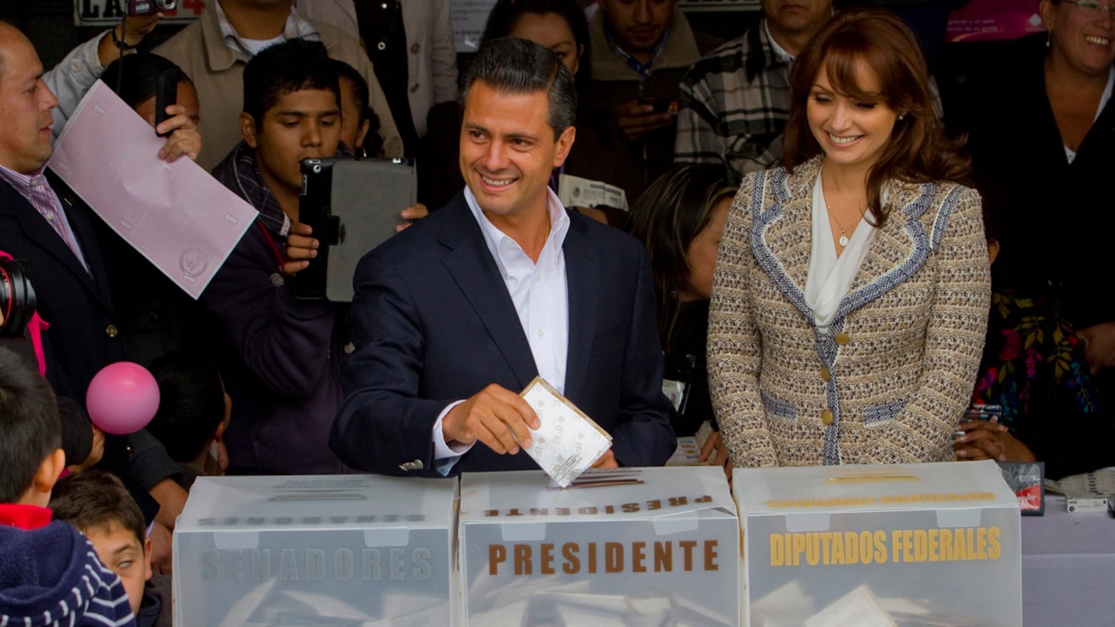 articles/2012/07/01/mexico-voters-come-out-to-elect-a-new-president-despite-drug-violence/mexican-president-nieto_jziore