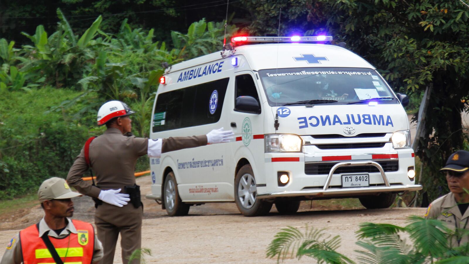 180710-Coleman-Thai_Cave_Saga-hero_1_f4ptft