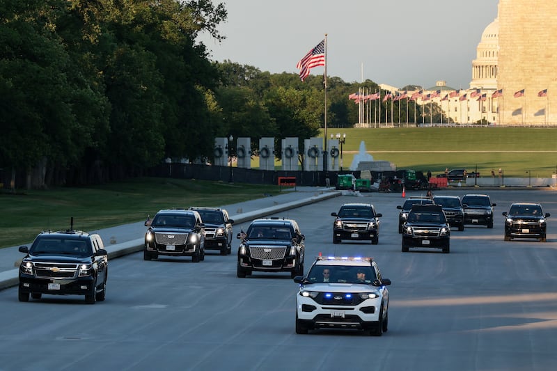 Donald Trump's motorcade drives on the Lincoln Memorial Reflecting Pool.