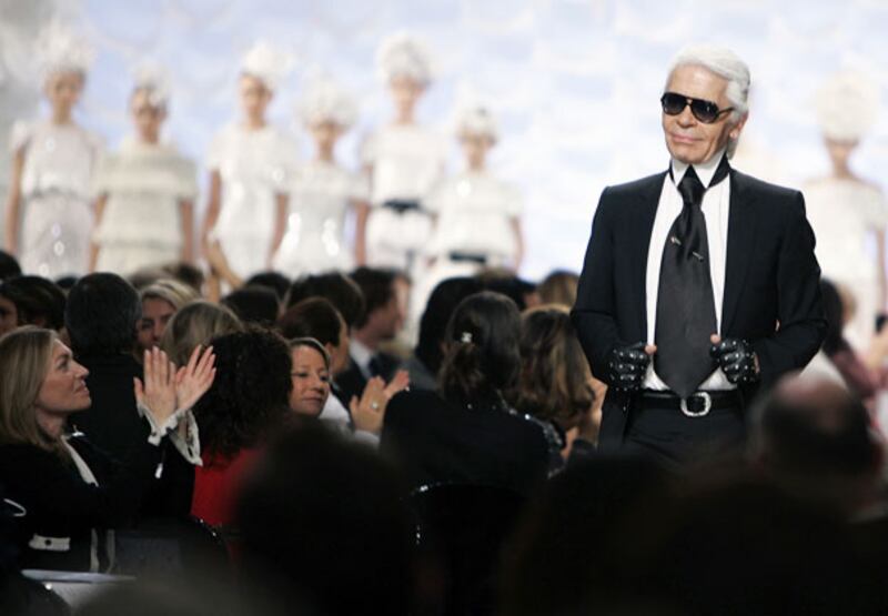 galleries/2009/01/27/paris-fashion-week/paris-fashion-week-4_v0rn7q