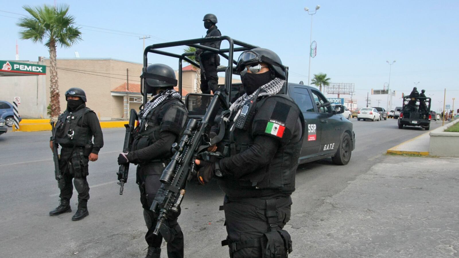 articles/2012/09/19/convicts-hunted-after-mexican-prison-break-near-border/mexico-prison-break-pelisek_qh31xz