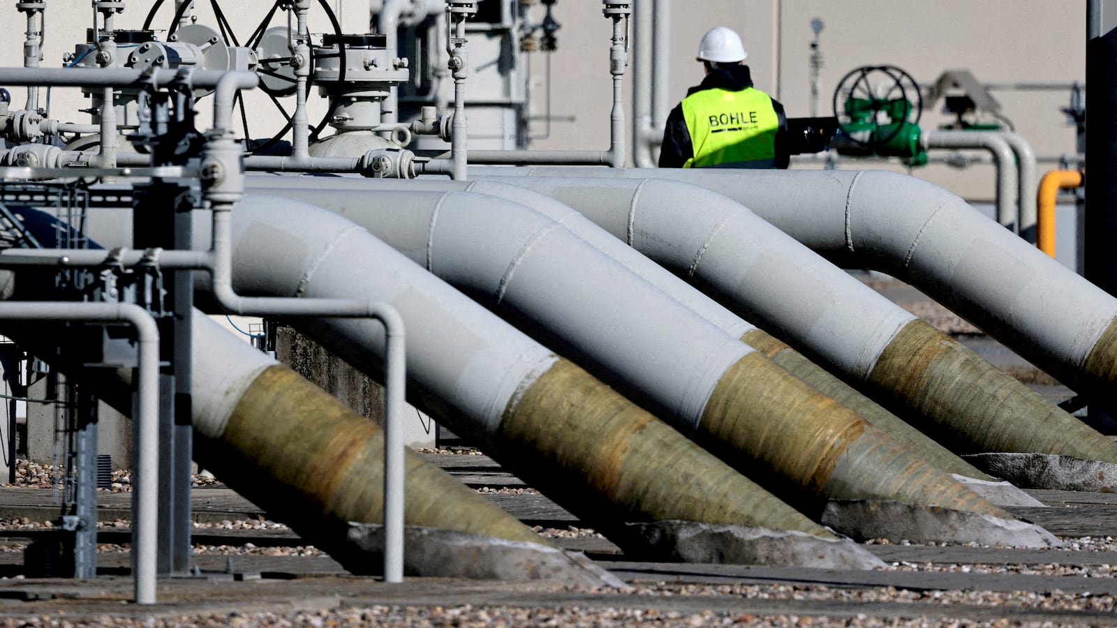 2022-10-28T103223Z_190158901_RC2AYS9U0LKB_RTRMADP_3_UNIPER-STAKE-GERMANY-TIMELINE_mgy7zf