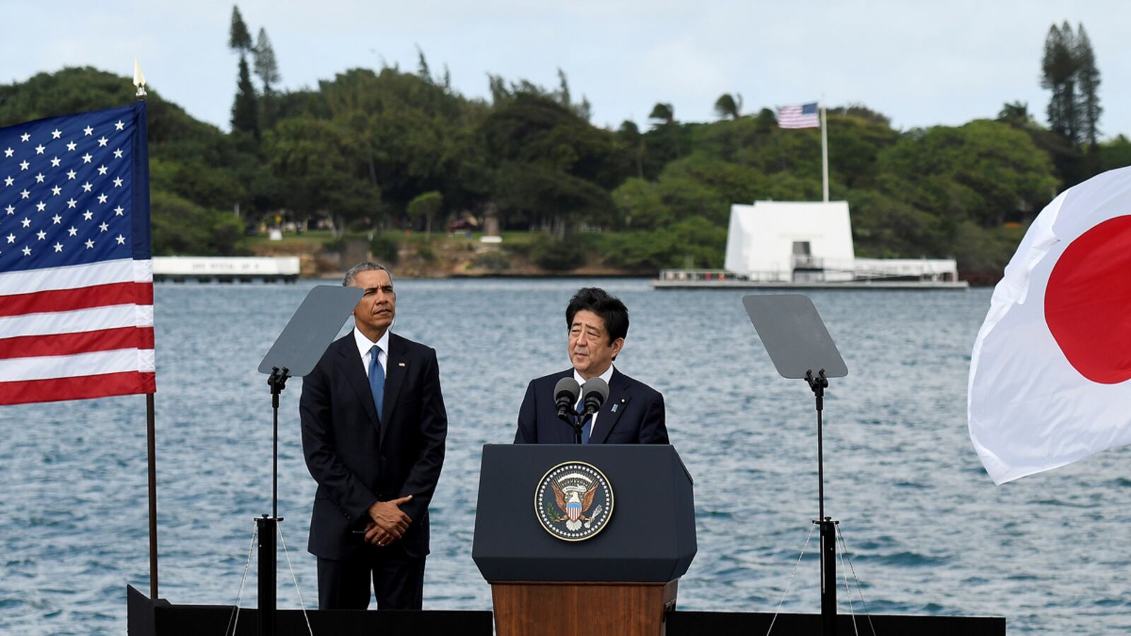 cheats/2016/12/28/japan-decries-horrors-of-war-in-hawaii-abe-obama-pearl-harbor/161227-obama-abe-pearl-harbor-cheat_mpmpib
