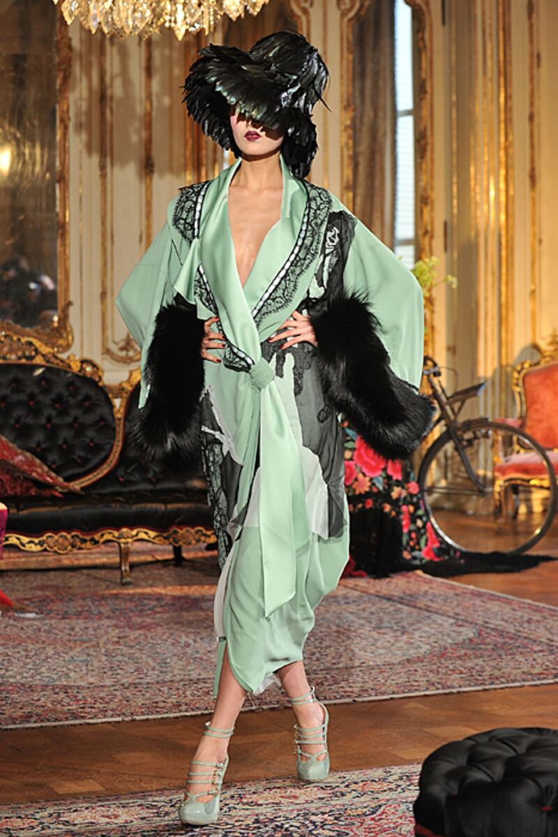 galleries/2011/03/06/john-galliano-collection-in-paris/galliano-paris-7_ct8rsm