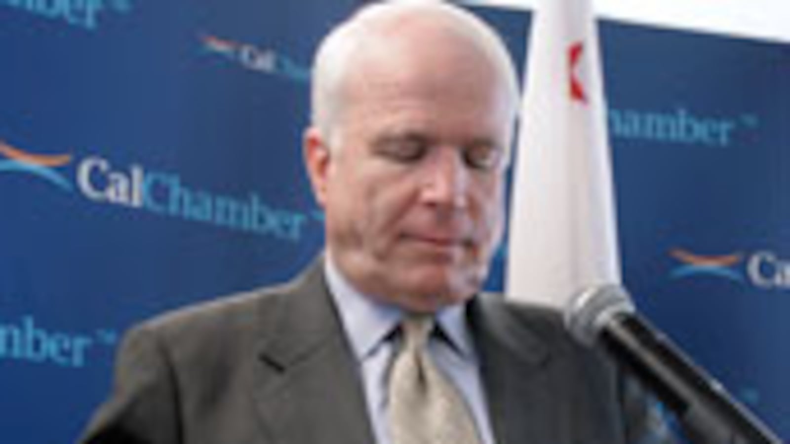 articles/2009/03/10/how-john-mccain-became-a-twitter-addict/cox-john-mccain-twitter_17250_cqepdp
