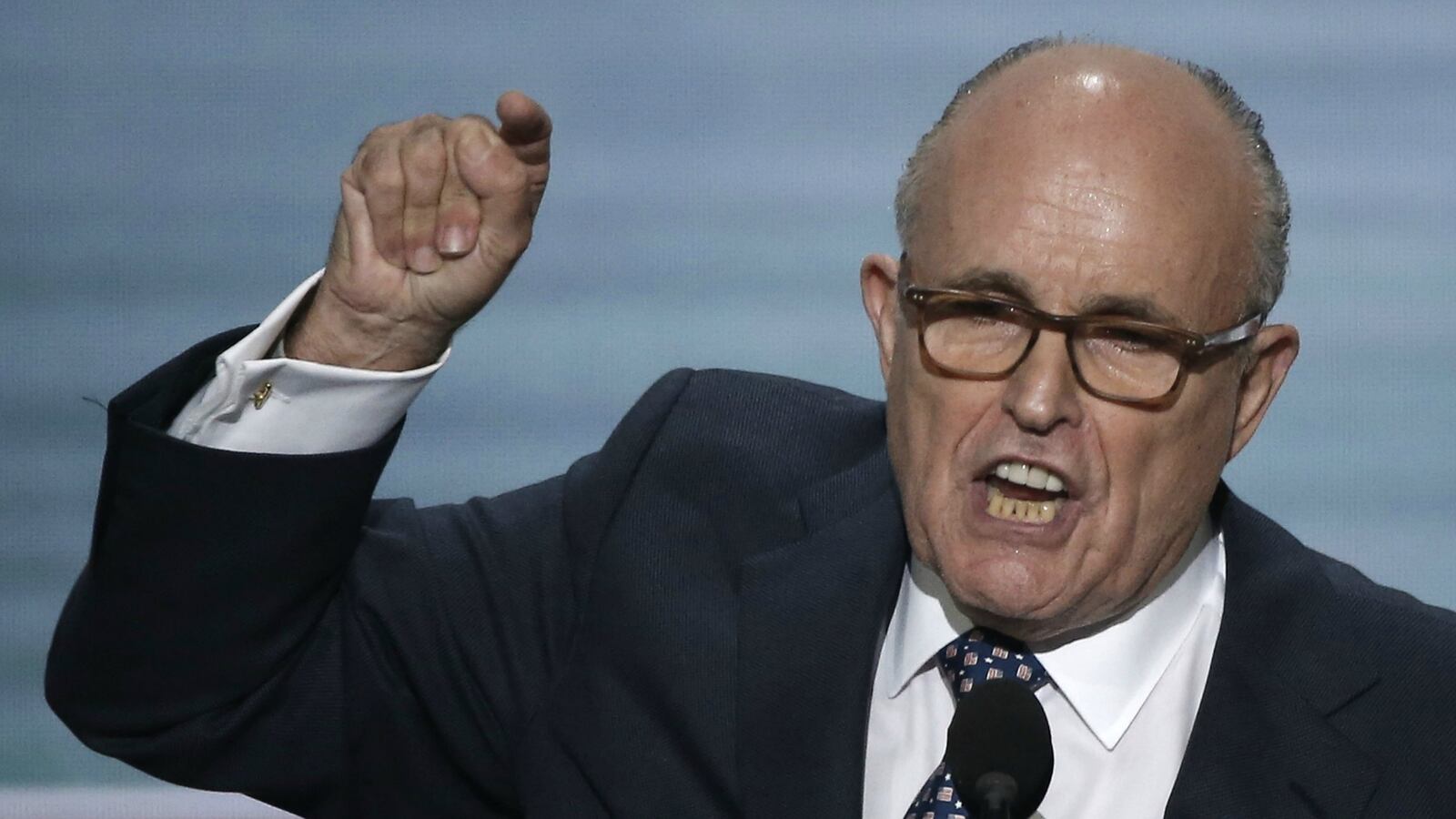 cheats/2016/09/04/giuliani-trump-out-on-mass-deportations/160801-giuliani-mccain-cheat_juzk7q