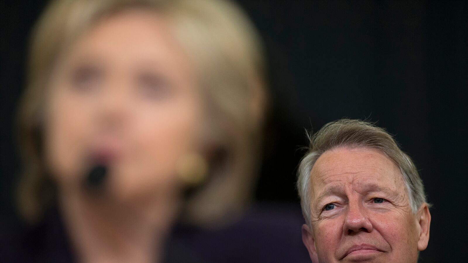 articles/2016/01/15/how-the-state-department-caved-to-hillary-clinton-s-lawyer-on-classified-emails/160114-harris-mak-clinton-lawyer-tease_h0ftxg