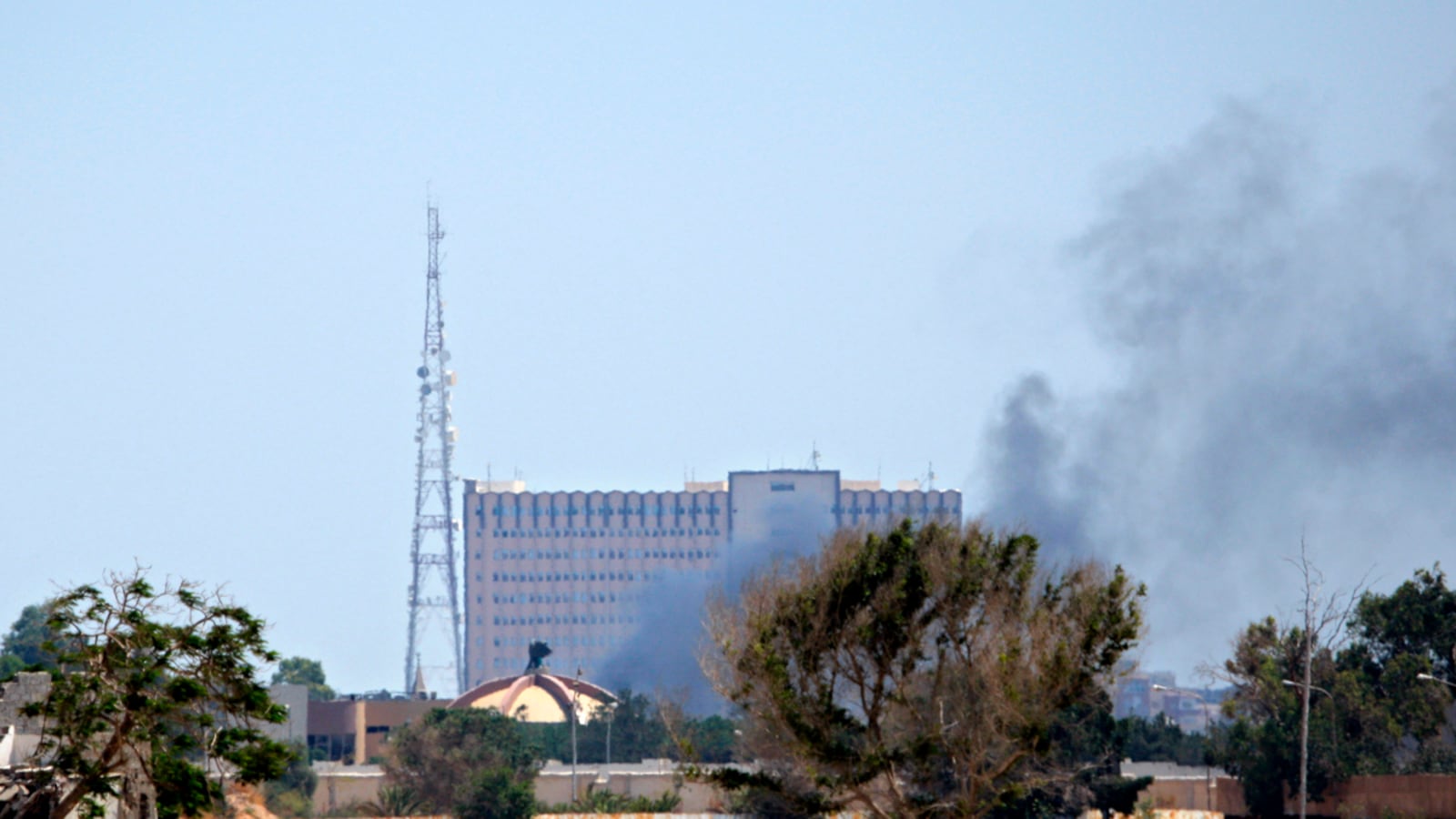 cheats/2011/08/23/libyan-rebels-enter-compound/libya-gaddafi-compound-cheat_ip7vod