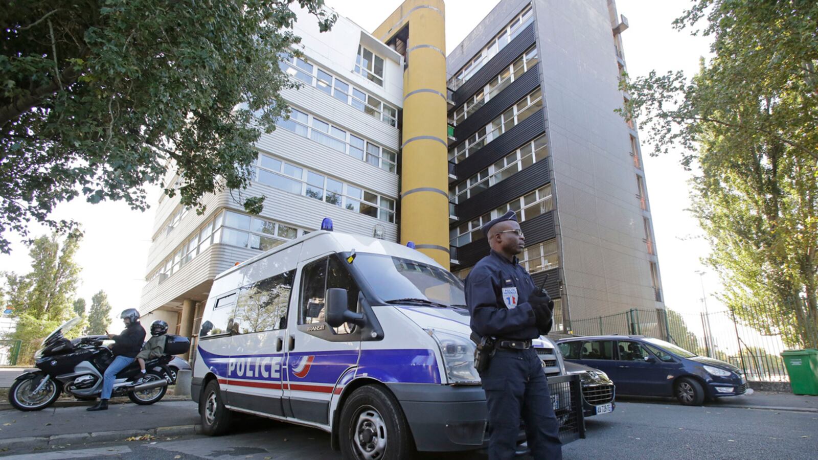 cheats/2012/09/19/french-mag-prints-muhammed-cartoons/cartoon-france-hebdo-cheat_qwavd7