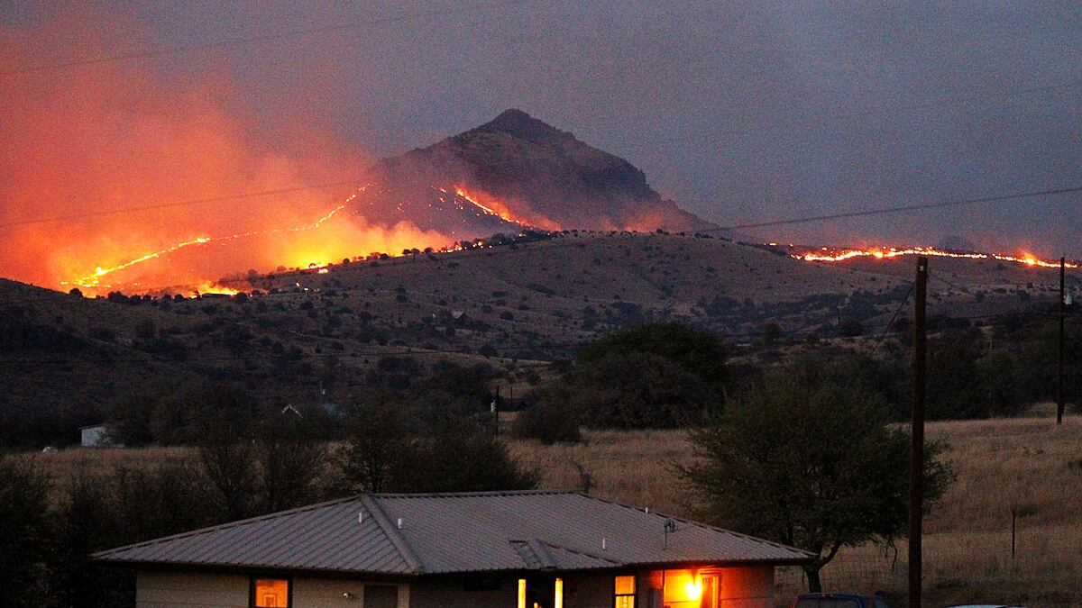 cheats/2011/09/01/firefighters-contain-texas-wildfire/texas-wildfires-cheat_ad053i