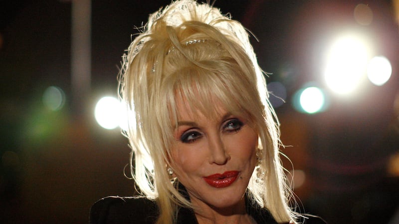 Composer and lyricist Dolly Parton attends the party following the opening night of "9 to 5: The Musical" in Los Angeles, September 20, 2008.    REUTERS/Mario Anzuoni
