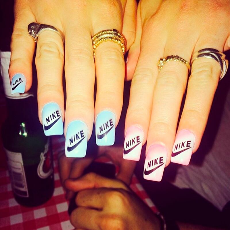 galleries/2014/04/27/from-beyonce-to-lupita-nyong-o-the-11-best-fashion-instagrams/140425-Harry-Styles-selfie_vonpe2