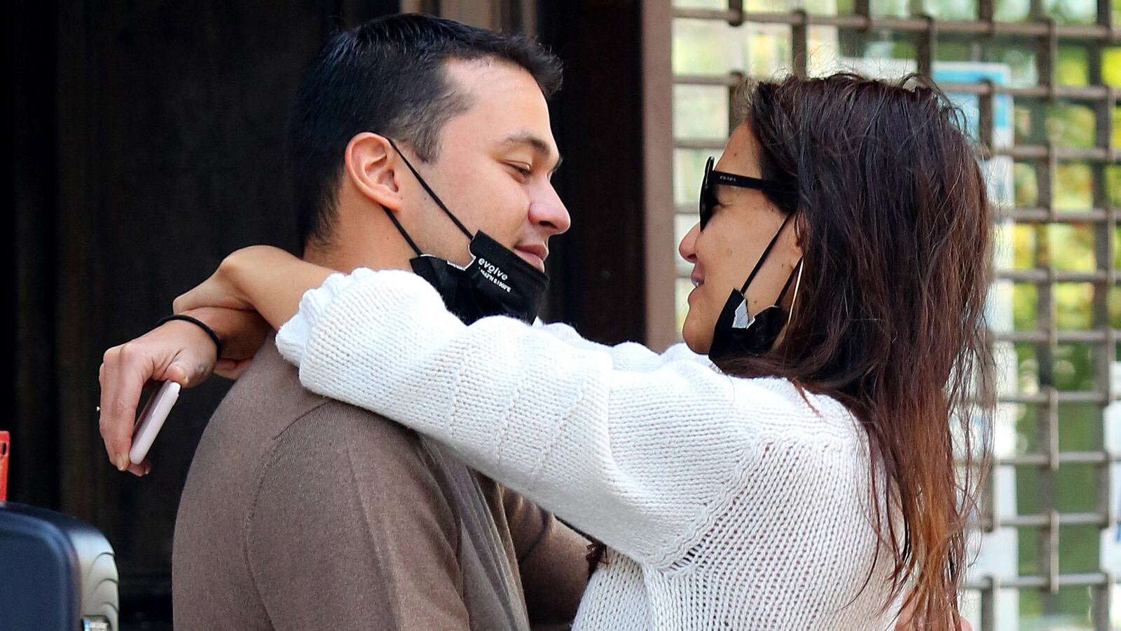 200925-alaina-holmes-tease_lql1sv