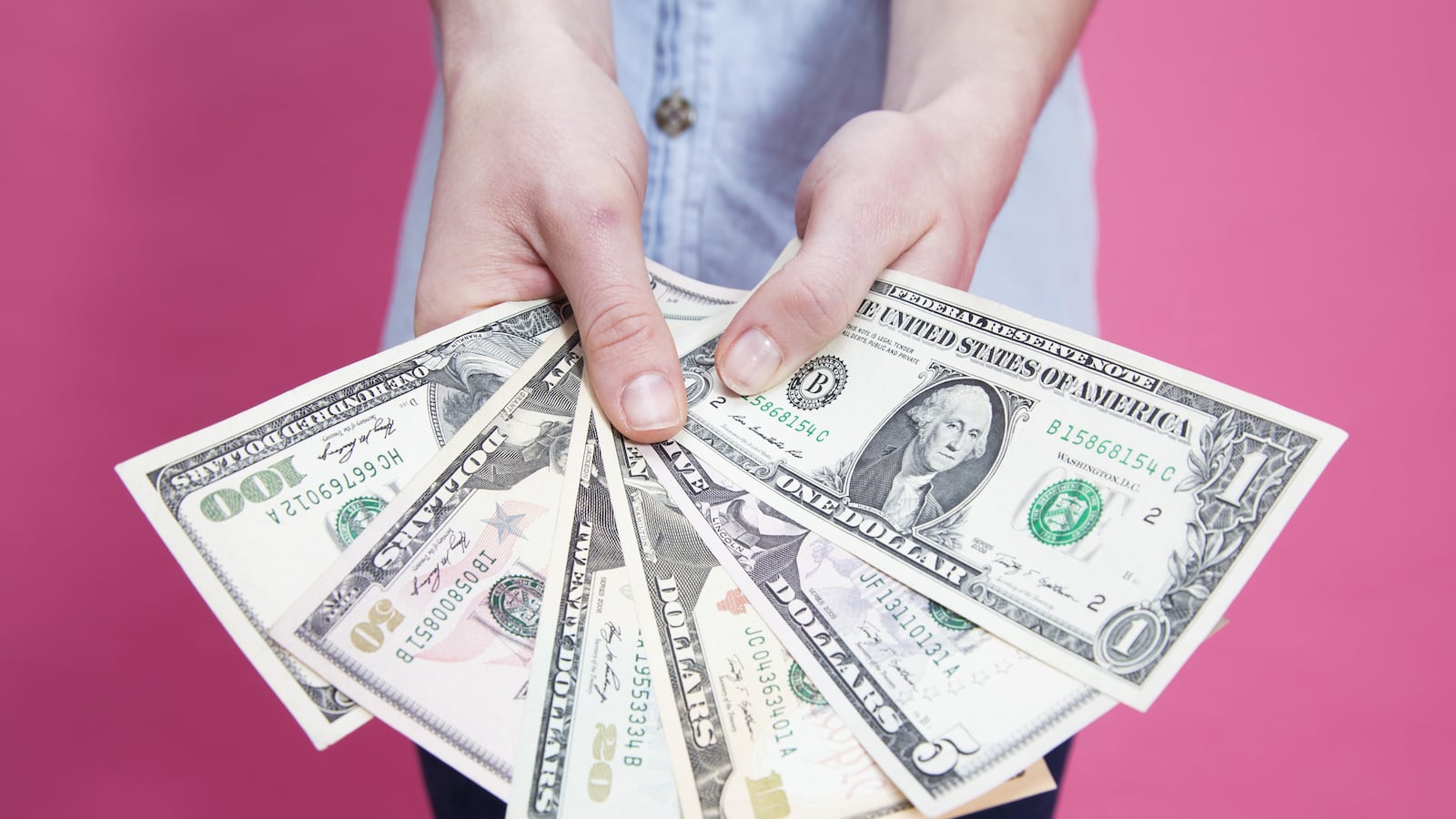 articles/2014/09/27/the-gender-pay-gap-it-s-real-and-yes-it-s-sexism/140926-Potts-gender-pay-tease_d2nps7