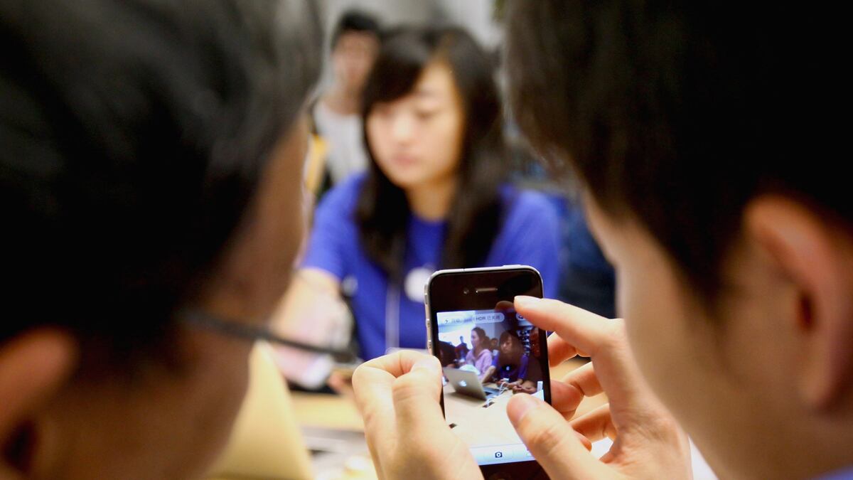 cheats/2011/07/25/china-closes-fake-apple-stores/china-apple-stores-cheat_ivwho4