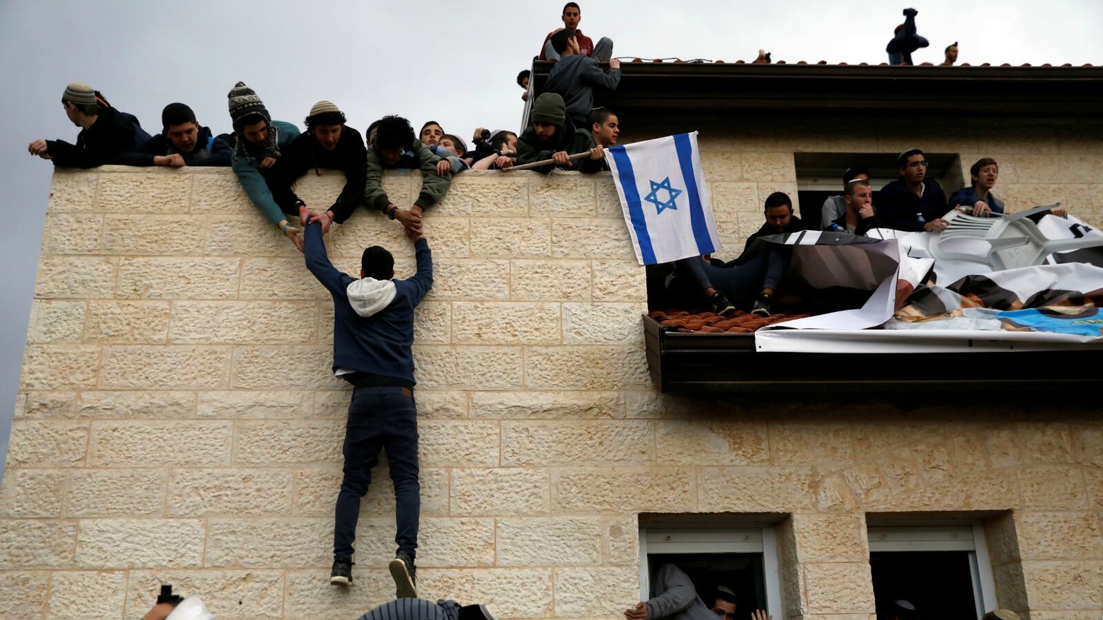 cheats/2017/03/01/israel-kicks-out-settlers-from-homes-on-palestinian-land/170228-israel-evicts-settlers-cheat_msqhuw