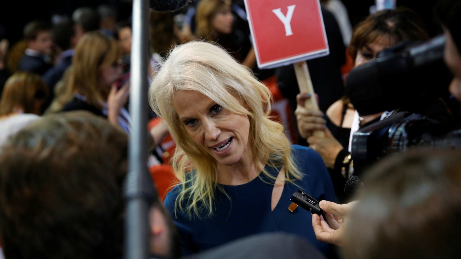 cheats/2016/10/20/trump-s-campaign-manager-walks-away-mid-interview/161019-kellyanne-trump-election-results-cheat_mtmjcw