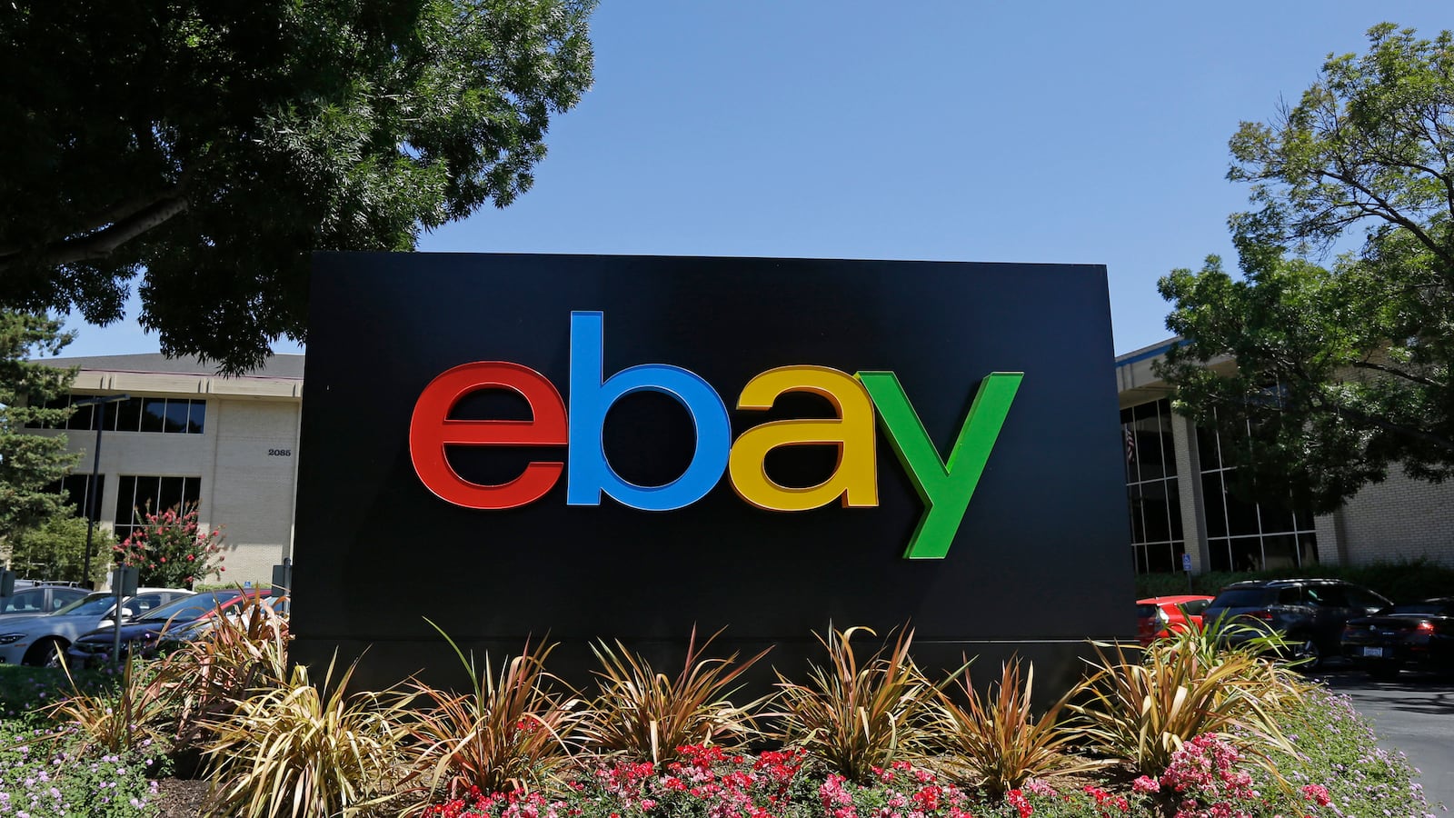 articles/2014/05/22/every-ebay-account-holder-worldwide-has-been-hacked-company-says/131103-ebay-holocaust-memorabilia-cheat_dpj5zz