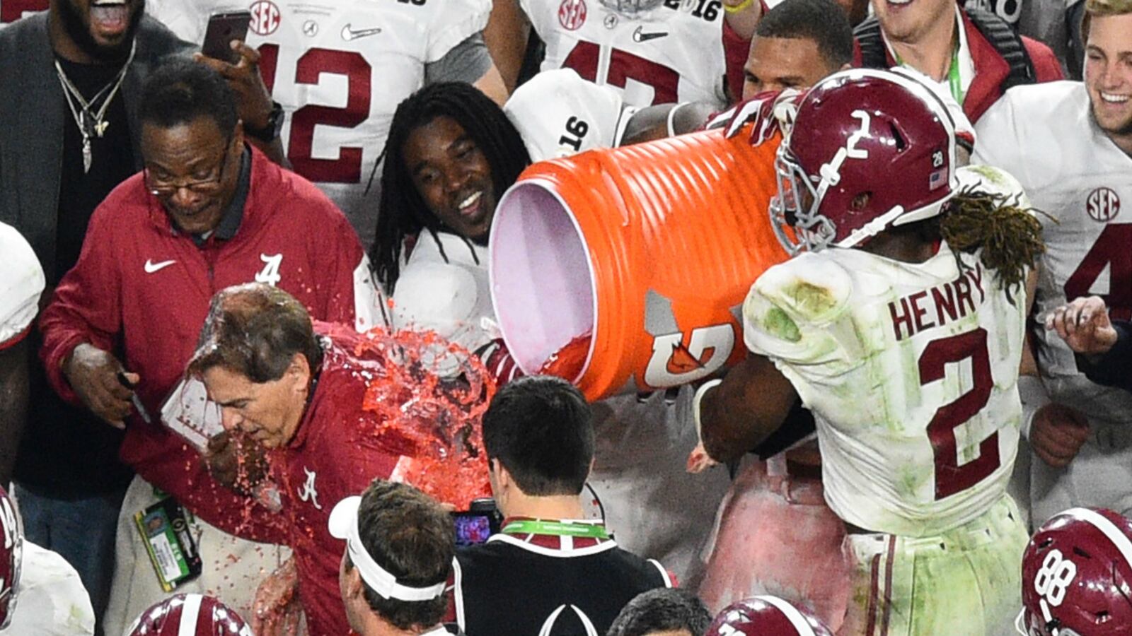 cheats/2016/01/11/alabama-faces-clemson-in-championship/160112-alabama-wins-championship-cheat_vgjved