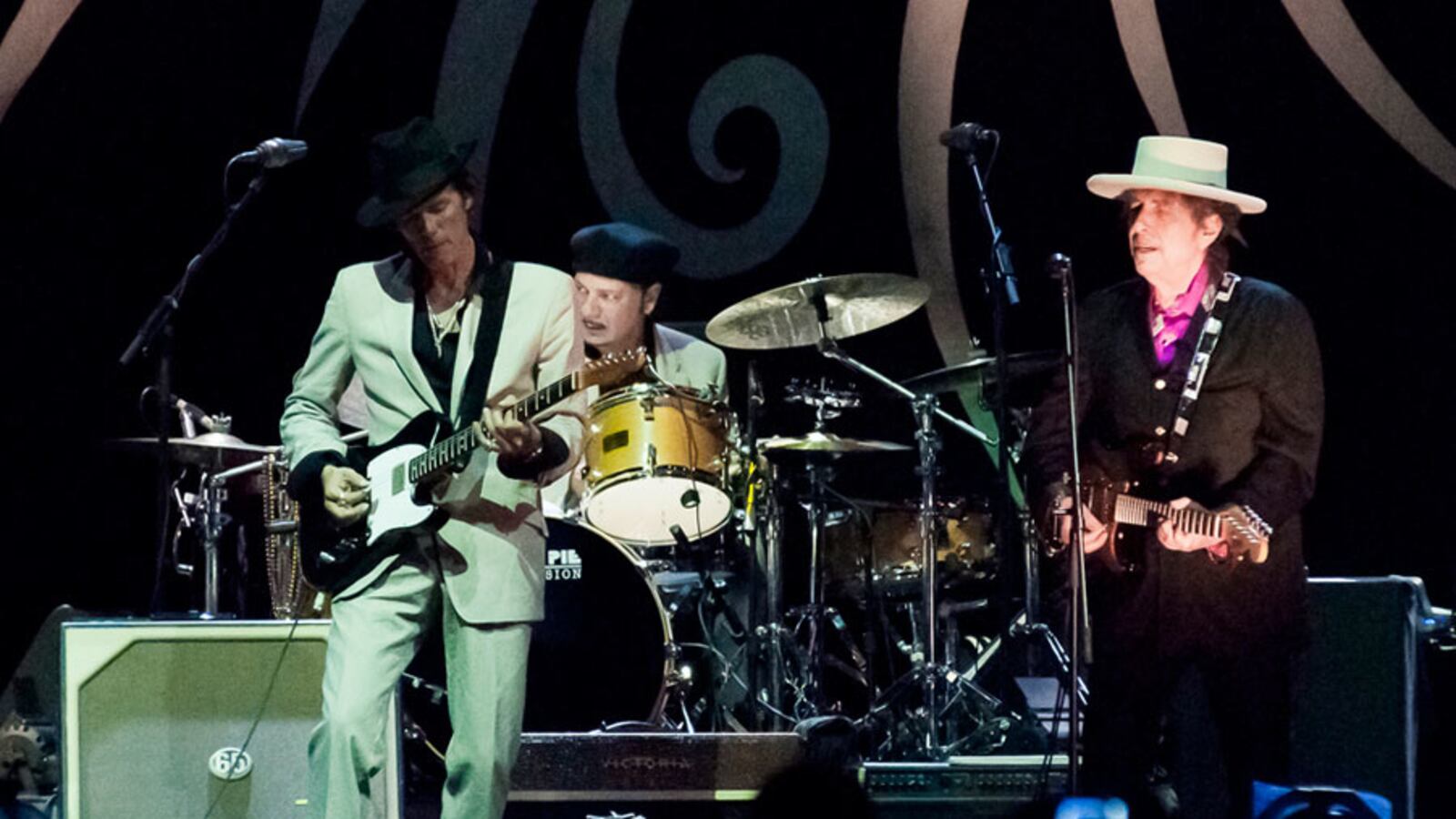 galleries/2011/04/10/famous-sellouts/famous-sell-outs---dylan_xbg2ou