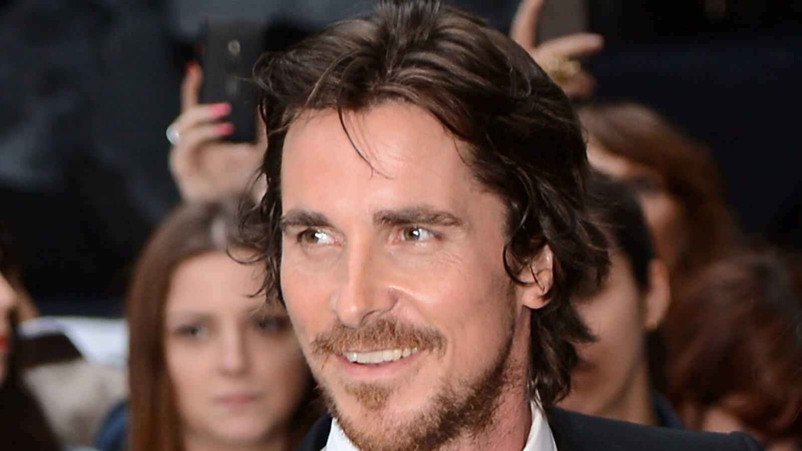 cheats/2012/07/24/christian-bale-visits-shooting-victims/christian-bale-visits-colorado-shooting-victims-cheat_n6qsq2