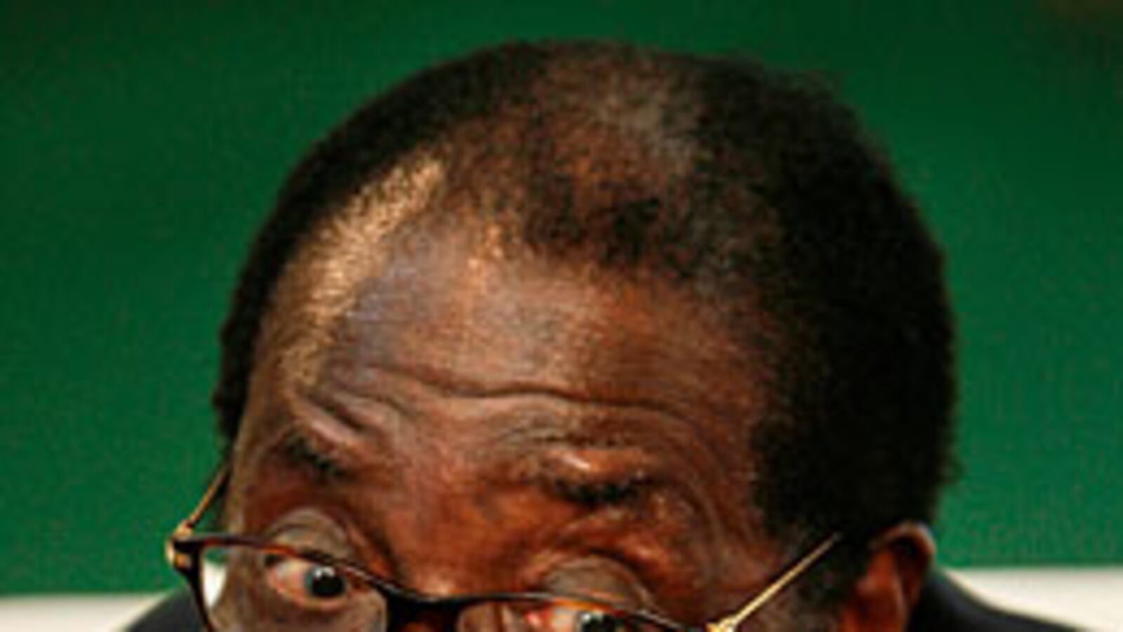 cheats/2008/12/05/tutu-to-mugabe-give-yourself-up/mugabe_qellei